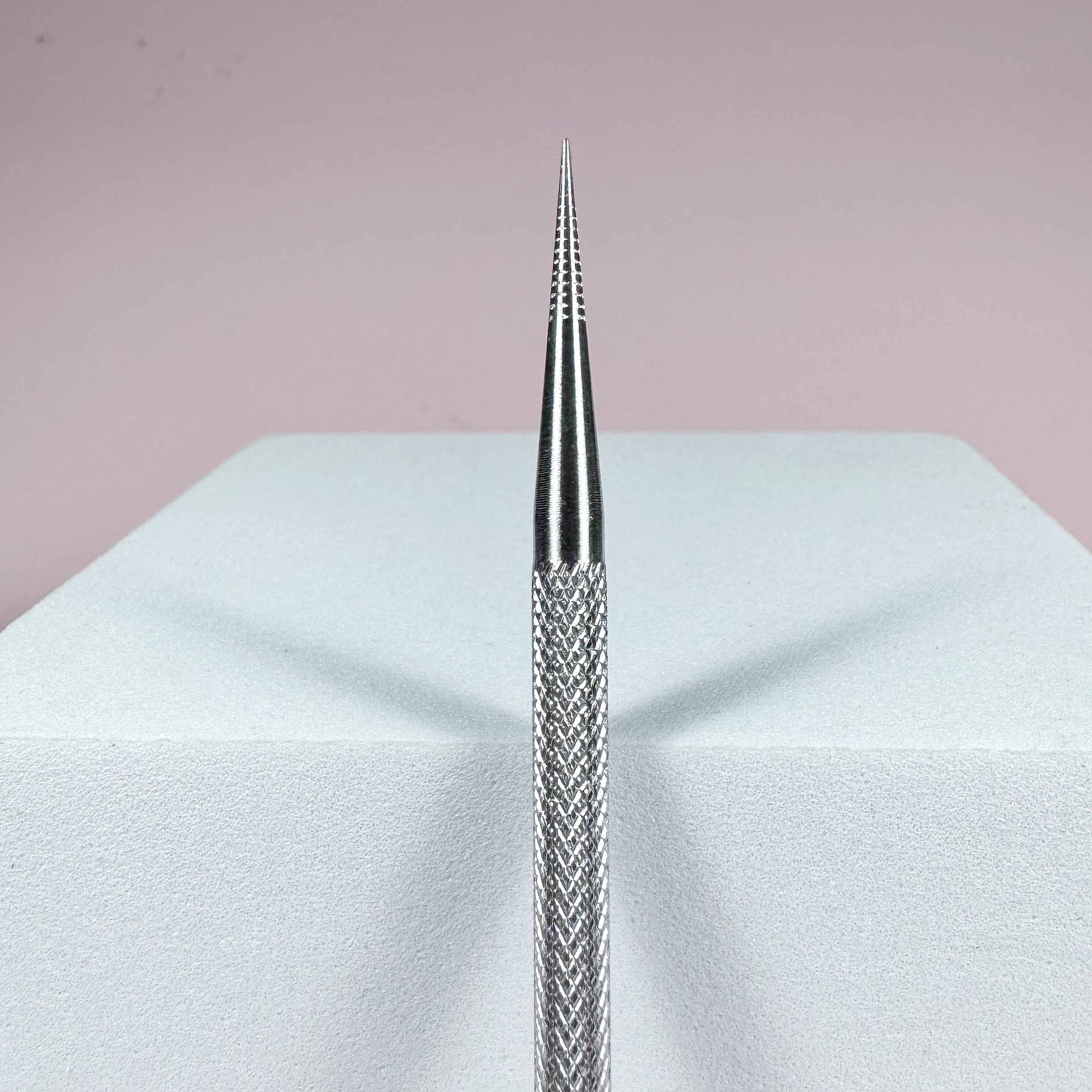 Seduce® cuticle pusher met een precisiepunt voor detailreiniging